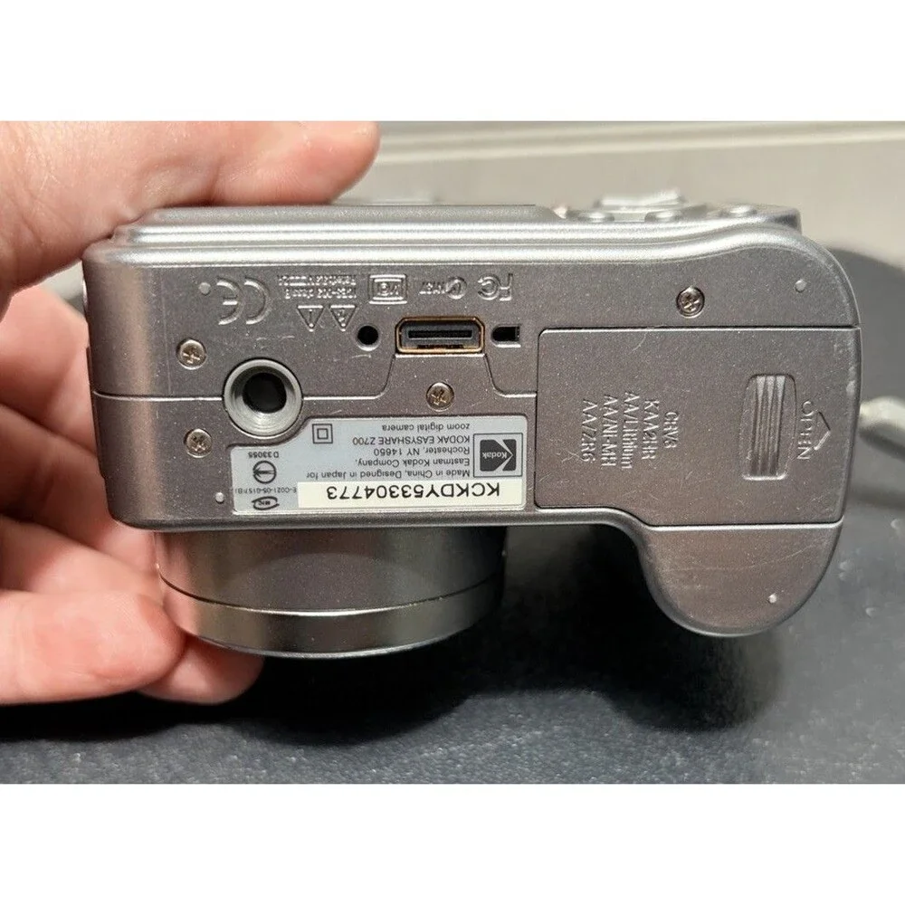 Kodak EasyShare Z700 4.0 MP 5x Digital Camera With SD Memory Card *tested*